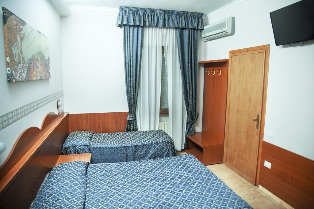 Camp'S Hotel Colonna Exteriör bild